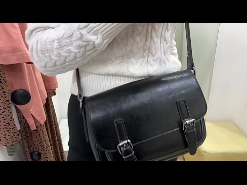 ❤️ Мастурбатсияи оммавии зани ҷавон ФералБерри бо дилдо дар утоқи мувофиқ ❤❌ Шлюсҳо дар мо ❤