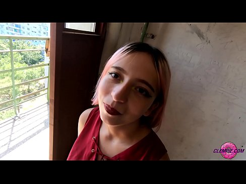 ❤️ Донишҷӯи шаҳвонӣ як бегонаро дар берун мекашад - конча дар рӯи ӯ ❤❌ Шлюсҳо дар мо ❤